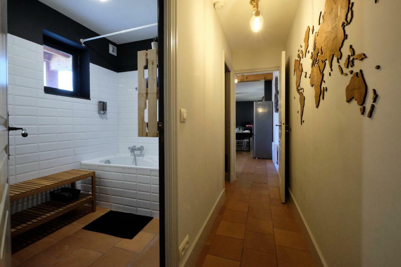 Melina - Appartement Dans Les Remparts De La Bastide Avec Parking Et Terrasse Carcassone Exterior photo